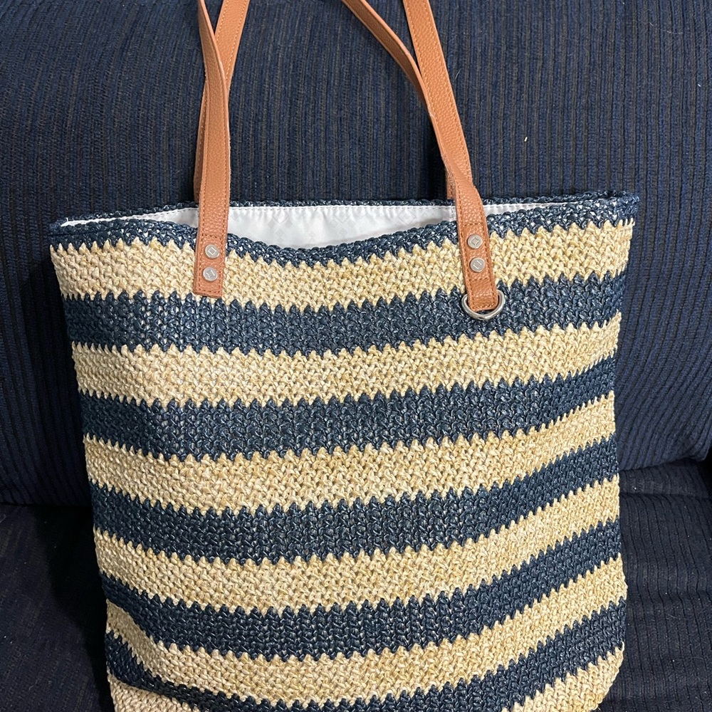 31 Around Town Tote NWOT